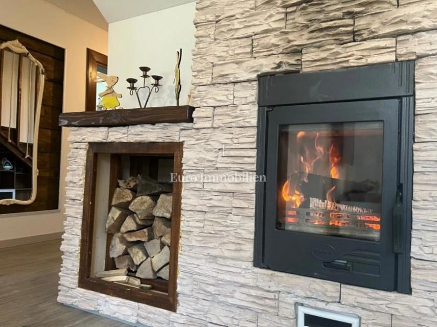 Casa ristrutturata con ampio terreno in zona tranquilla