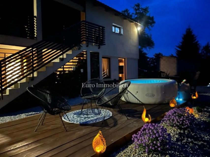 Casa ristrutturata con ampio terreno in zona tranquilla