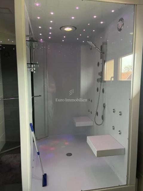 Casa ristrutturata con ampio terreno in zona tranquilla