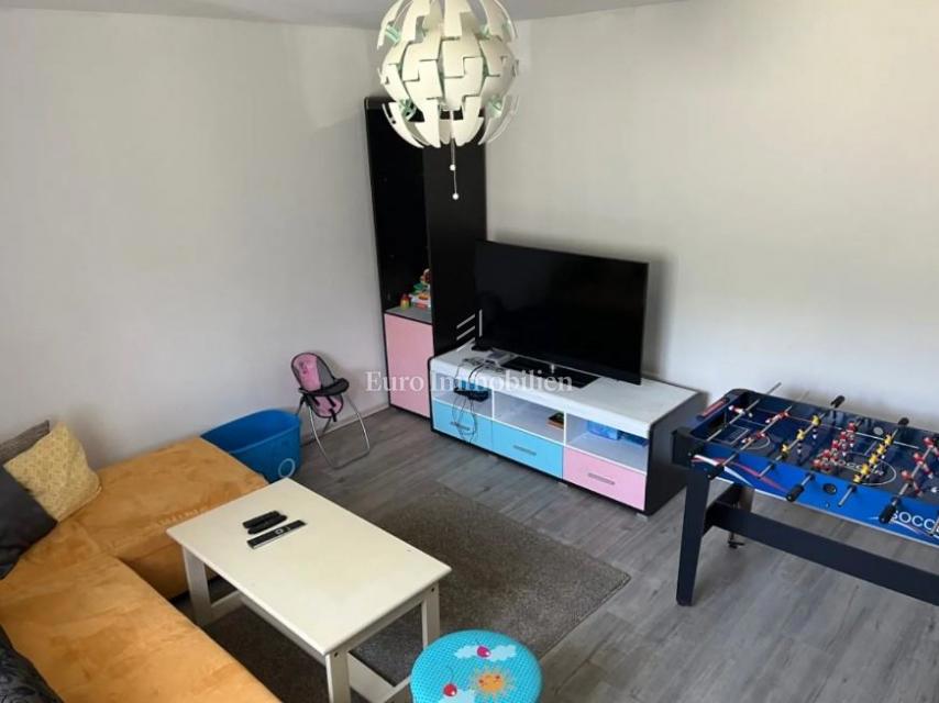 Casa ristrutturata con ampio terreno in zona tranquilla