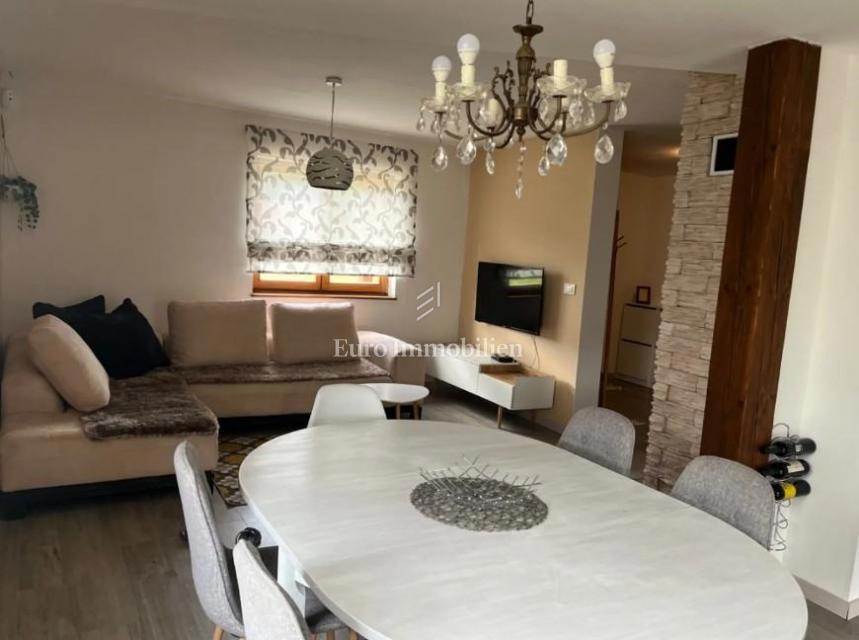 Casa ristrutturata con ampio terreno in zona tranquilla