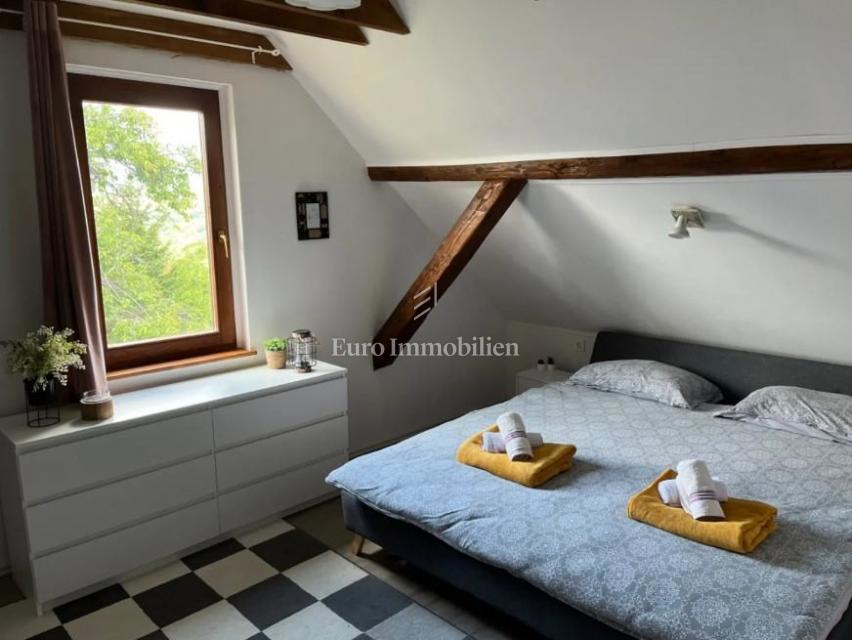 Casa ristrutturata con ampio terreno in zona tranquilla