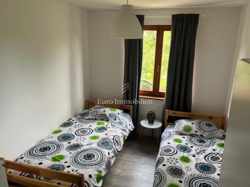 Casa ristrutturata con ampio terreno in zona tranquilla