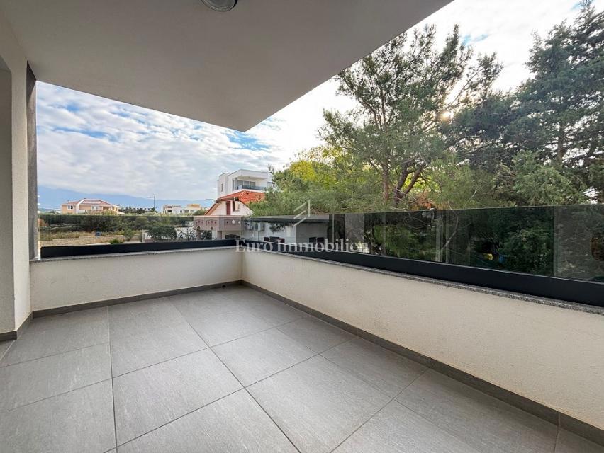 Novalja – Appartamento in una nuova costruzione con piscina 