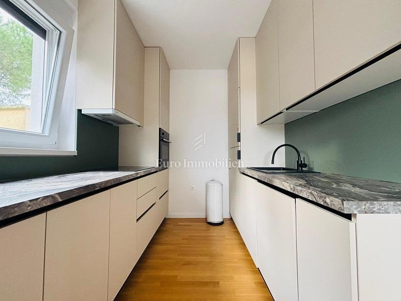 Novalja – Appartamento in una nuova costruzione con piscina 