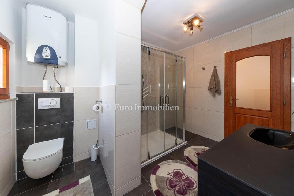 Selce, due case in vendita