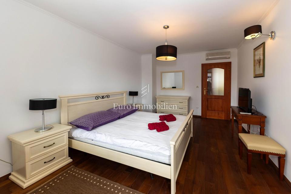 Selce, due case in vendita