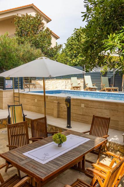 Selce, due case in vendita