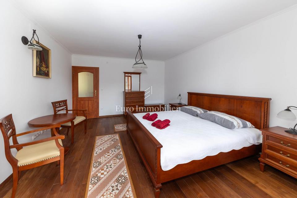 Selce, due case in vendita