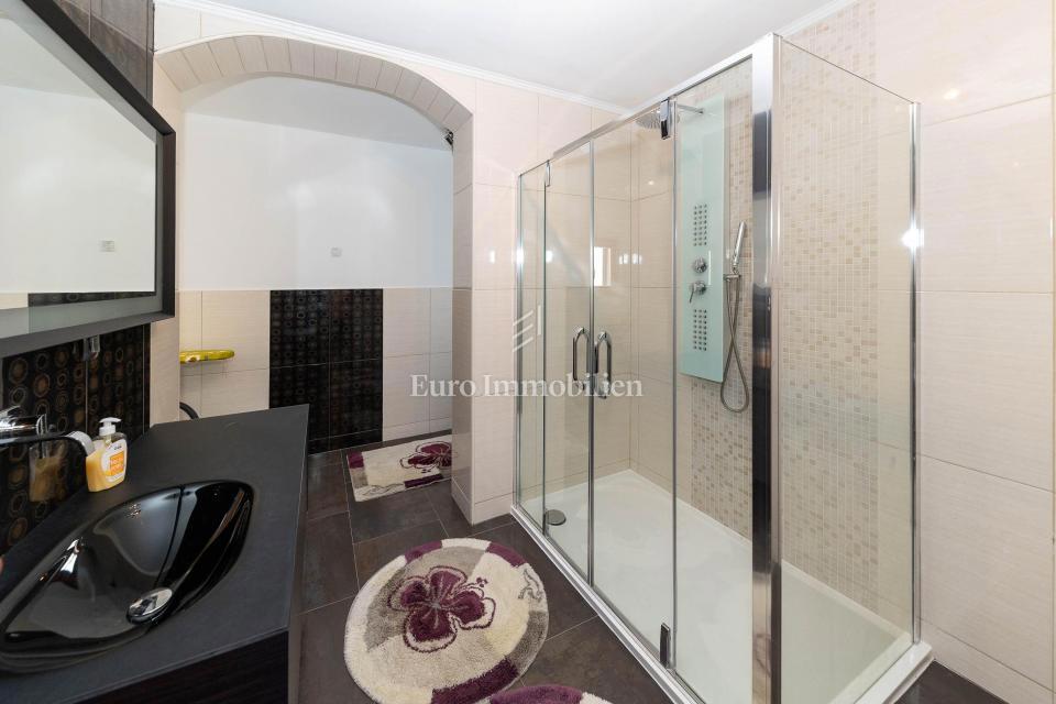 Selce, due case in vendita