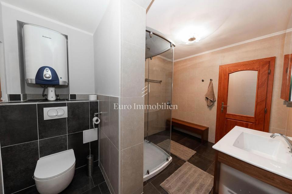 Selce, due case in vendita