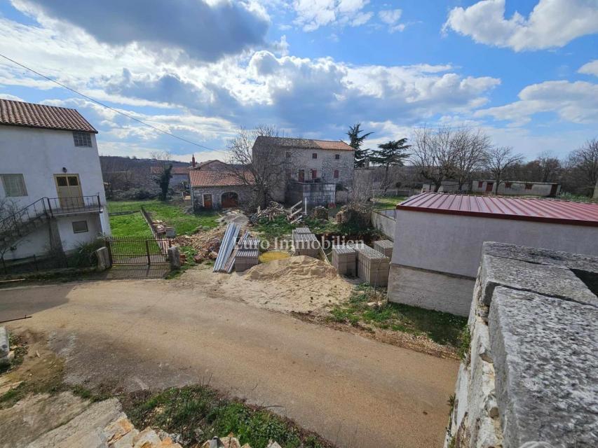 Autentica casa in pietra istriana con giardino - Visignano