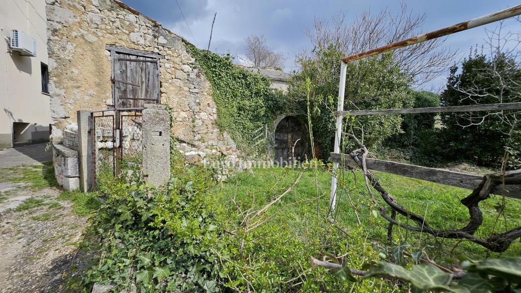 Bribir – terreno edificabile con vecchia casa in vendita