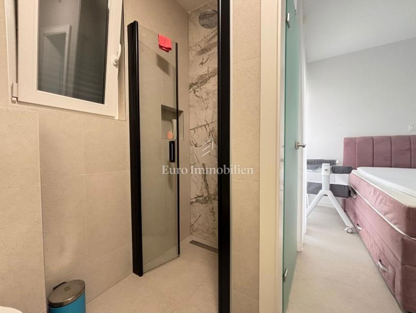 Appartamento con 2 terrazze in seconda fila al mare - l'isola di Pag