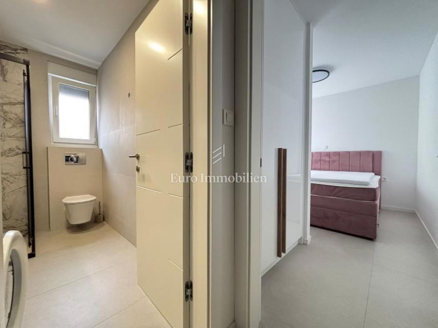 Appartamento con 2 terrazze in seconda fila al mare - l'isola di Pag