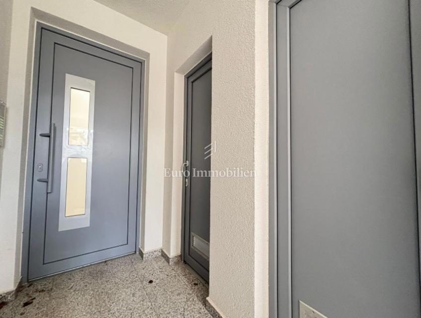 Appartamento con 2 terrazze in seconda fila al mare - l'isola di Pag