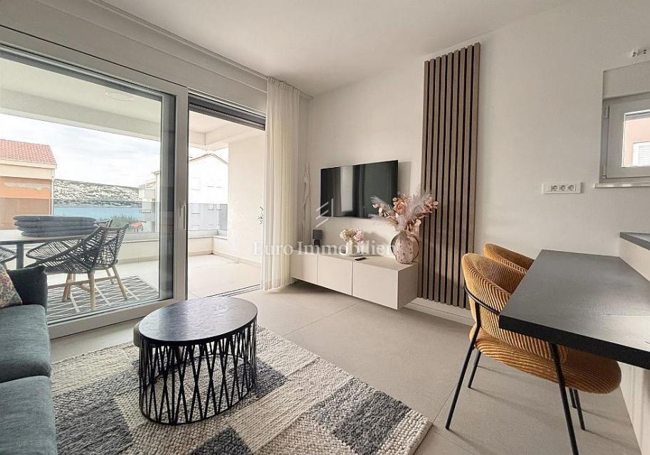 Appartamento con 2 terrazze in seconda fila al mare - l'isola di Pag