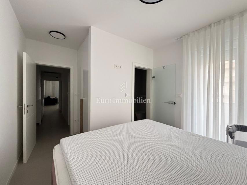 Appartamento con 2 terrazze in seconda fila al mare - l'isola di Pag