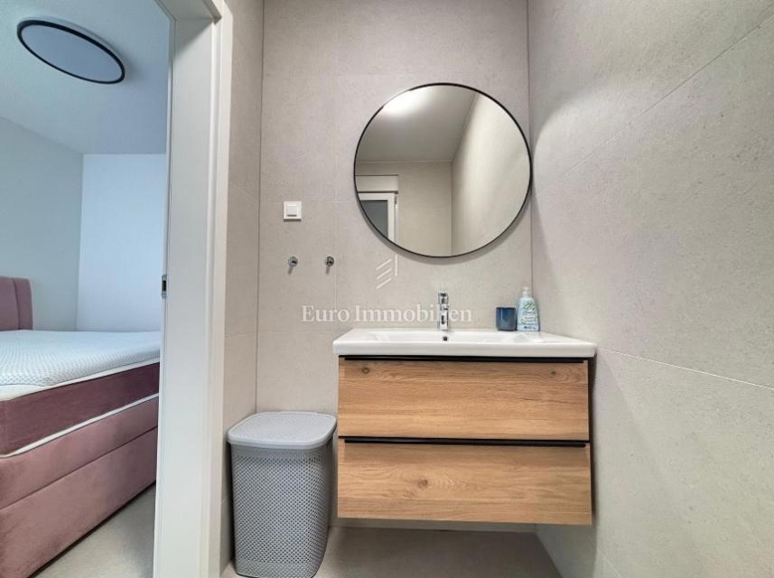 Appartamento con 2 terrazze in seconda fila al mare - l'isola di Pag