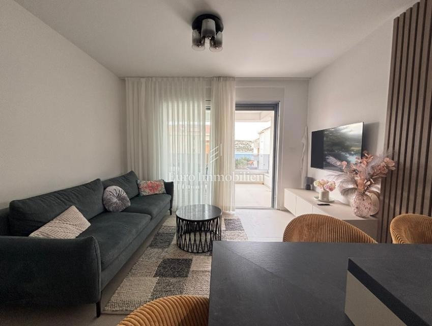 Appartamento con 2 terrazze in seconda fila al mare - l'isola di Pag