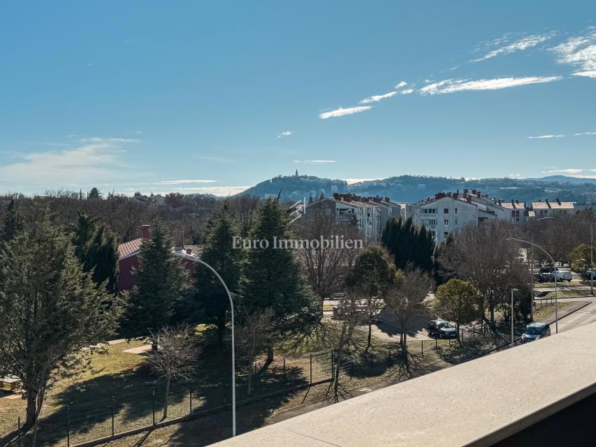 Appartamento moderno con vista sul centro storico di Labin