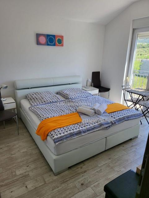 Donja Jagodnja - casa con piscina in una posizione tranquilla