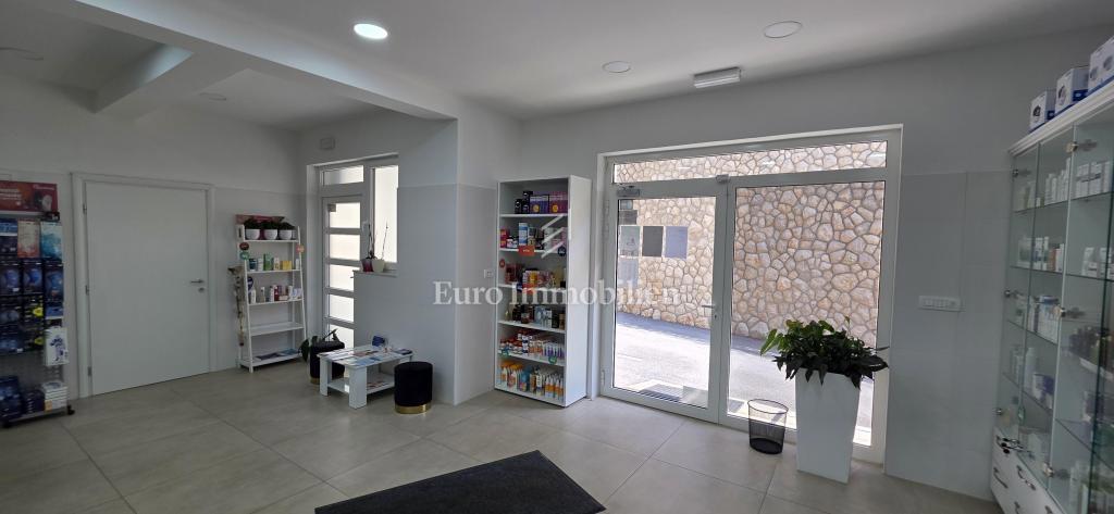 Dramalj - spazi per uffici con inquilino già presente in posizione privilegiata