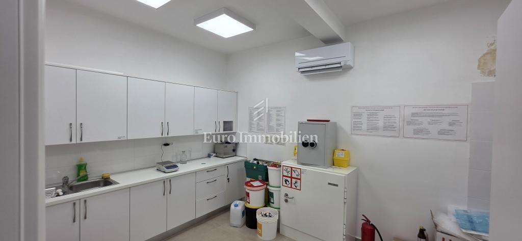 Dramalj - spazi per uffici con inquilino già presente in posizione privilegiata