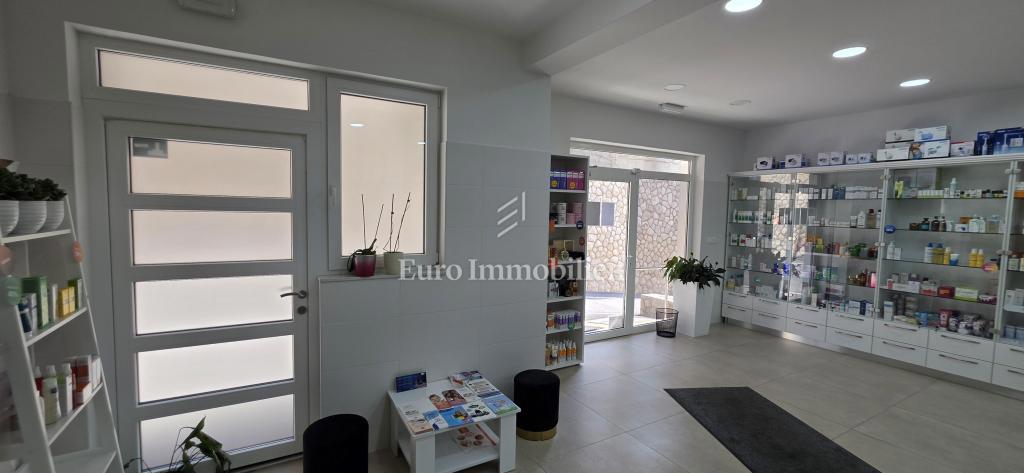 Dramalj - spazi per uffici con inquilino già presente in posizione privilegiata