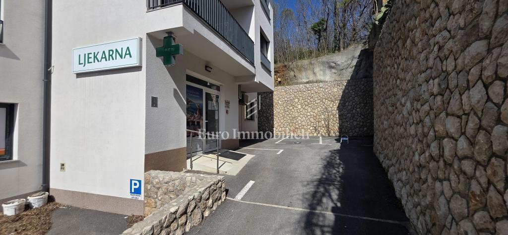 Dramalj - spazi per uffici con inquilino già presente in posizione privilegiata