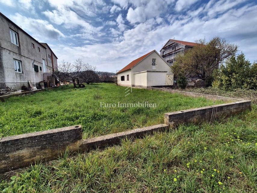 Murter, terreno edificabile in una posizione tranquilla