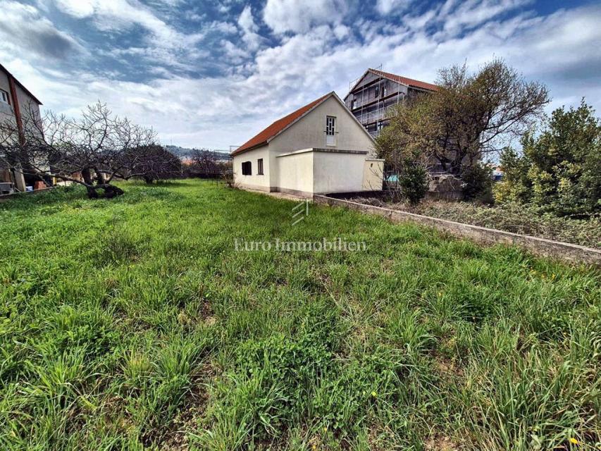 Murter, terreno edificabile in una posizione tranquilla