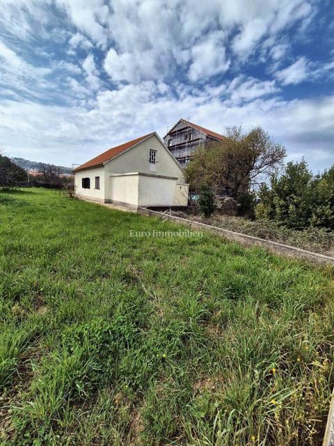 Murter, terreno edificabile in una posizione tranquilla