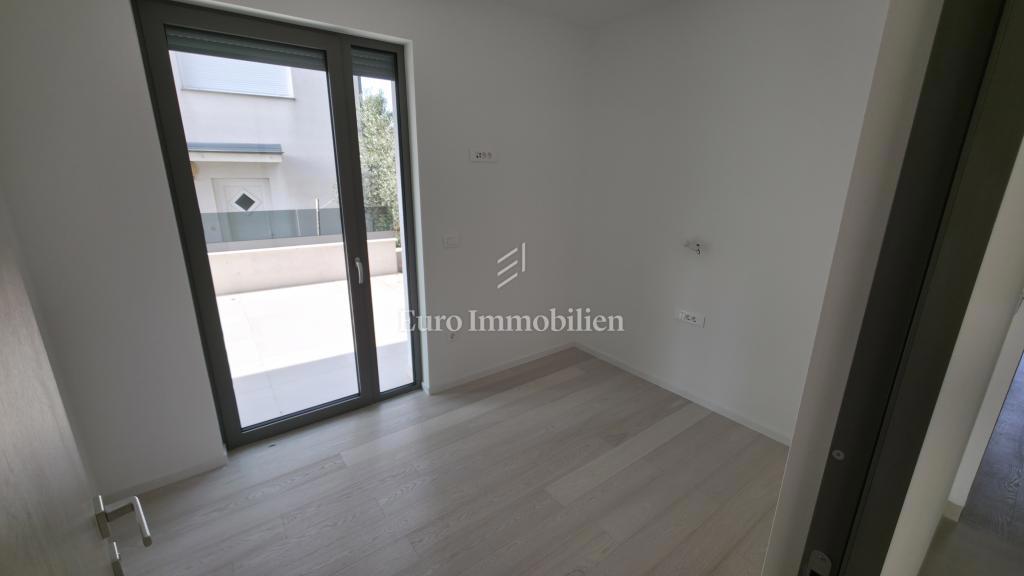 Appartamento con giardino privato, zona prestigiosa di Zara