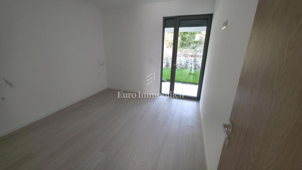 Appartamento con giardino privato, zona prestigiosa di Zara