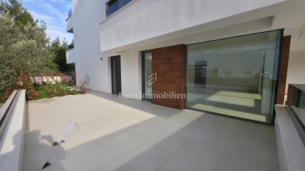 Appartamento con giardino privato, zona prestigiosa di Zara