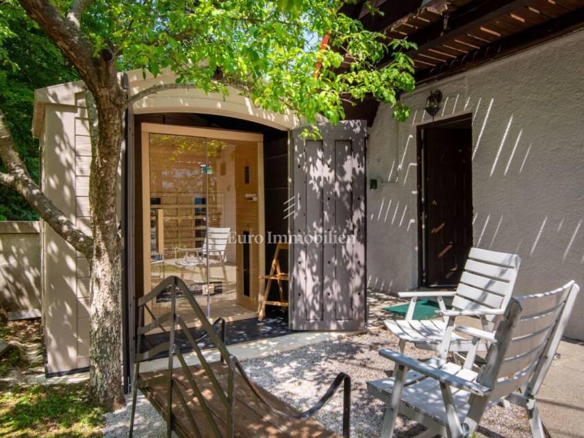 Fužine, Lič - casa affascinante in un'oasi verde