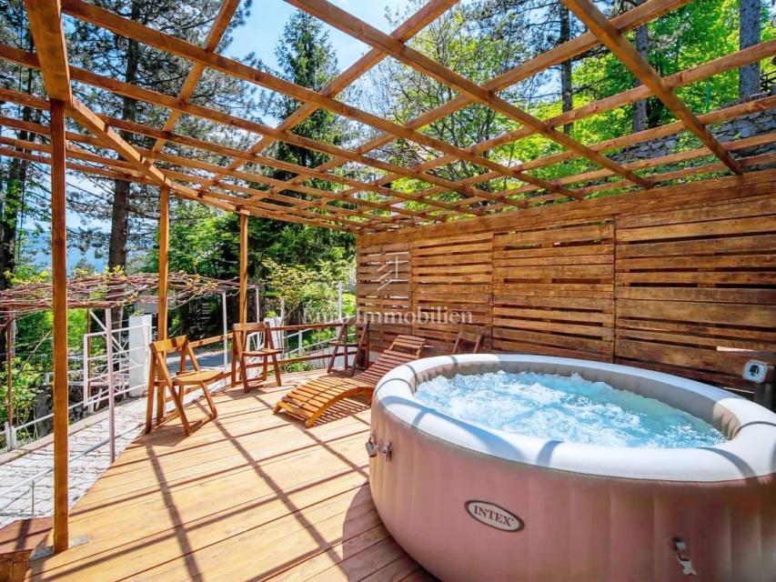 Fužine, Lič - casa affascinante in un'oasi verde