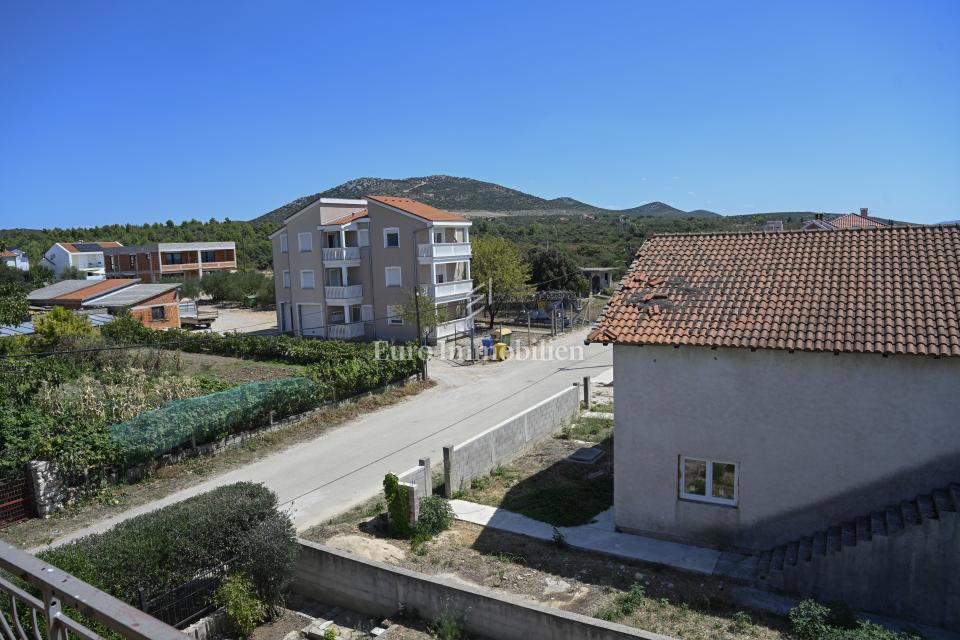 Biograd na Moru, dintorni - casa con 3 unità abitative