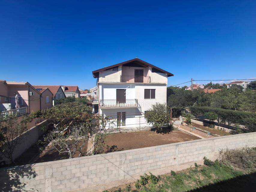 Biograd na Moru, dintorni - casa con 3 unità abitative