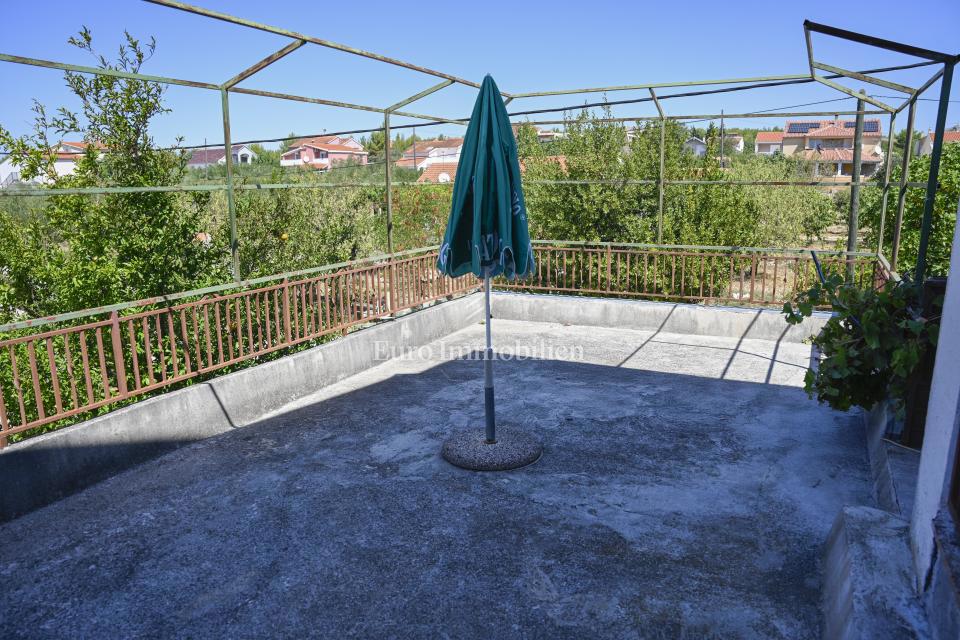 Biograd na Moru, dintorni - casa con 3 unità abitative