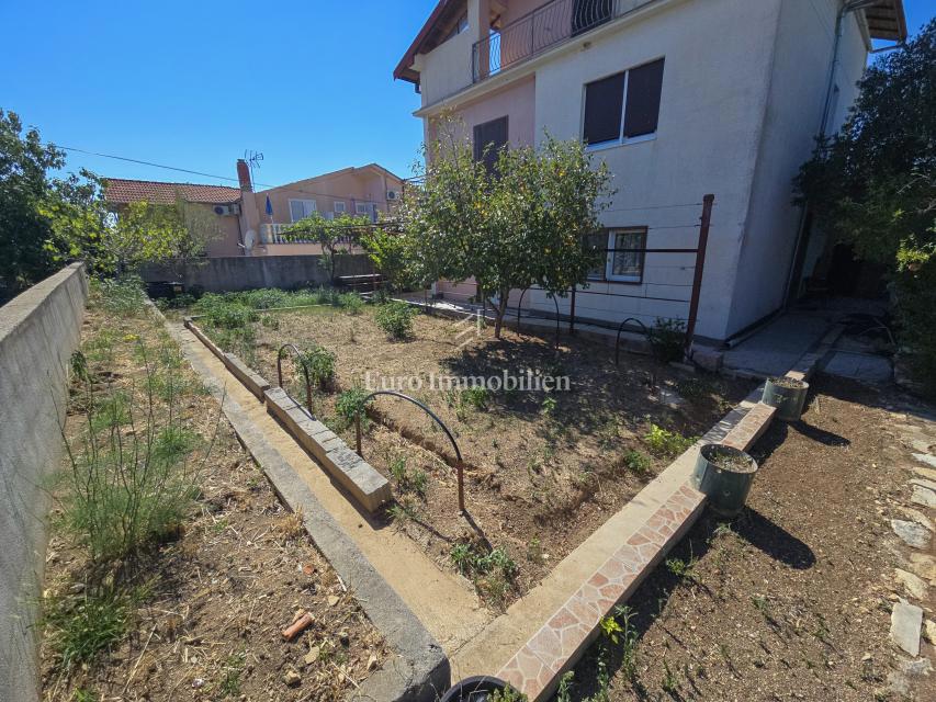 Biograd na Moru, dintorni - casa con 3 unità abitative