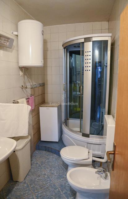 Biograd na Moru, dintorni - casa con 3 unità abitative