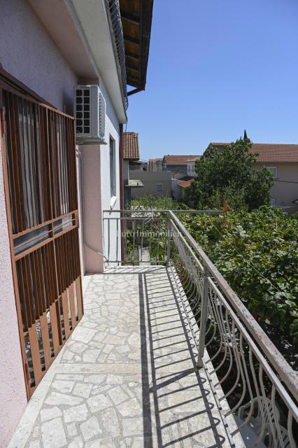 Biograd na Moru, dintorni - casa con 3 unità abitative