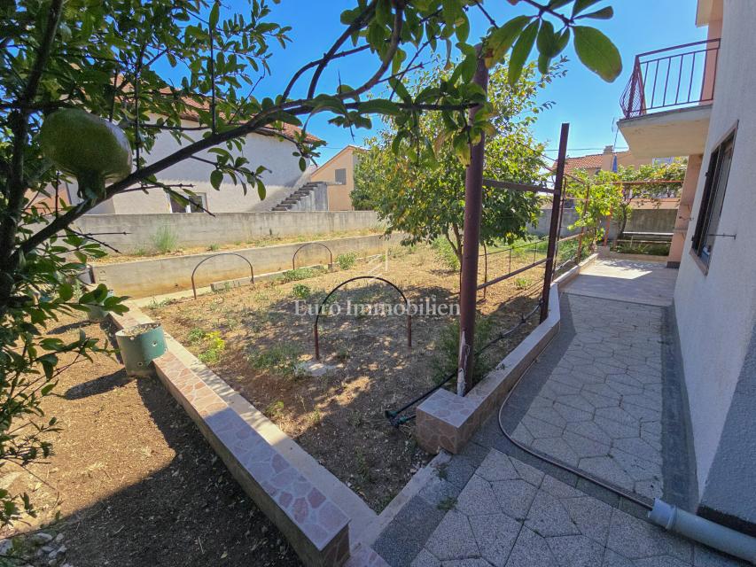 Biograd na Moru, dintorni - casa con 3 unità abitative