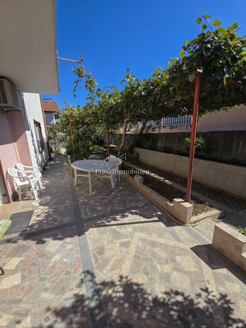 Biograd na Moru, dintorni - casa con 3 unità abitative