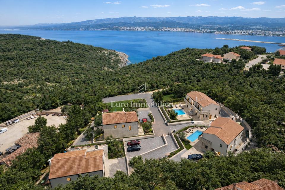 Šilo - una villa con vista mare e piscina riscaldata