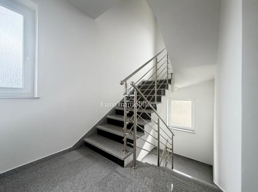 Novalja - appartamento con vista aperta, prima fila sul mare