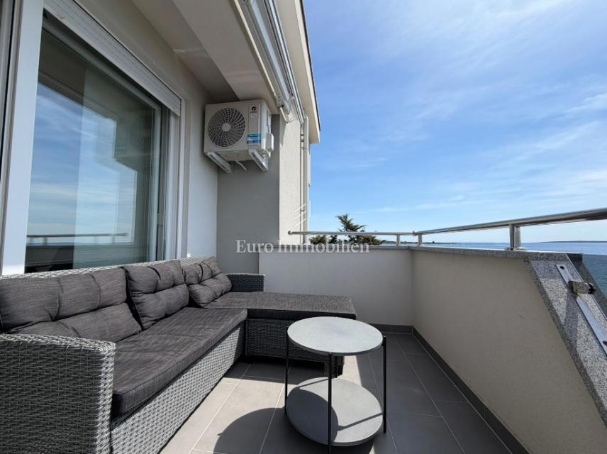 Novalja - appartamento con vista aperta, prima fila sul mare