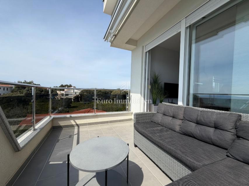 Novalja - appartamento con vista aperta, prima fila sul mare